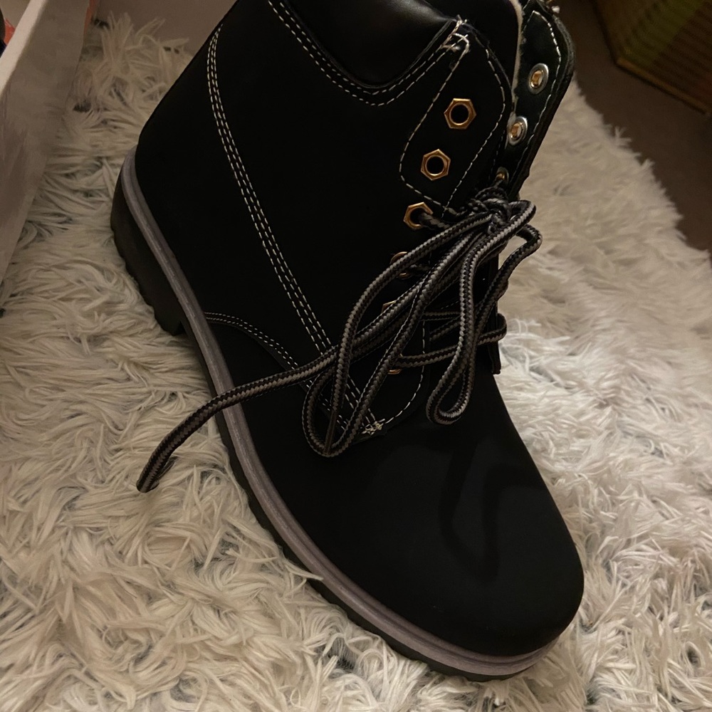 Boots - Picture 2 of 7